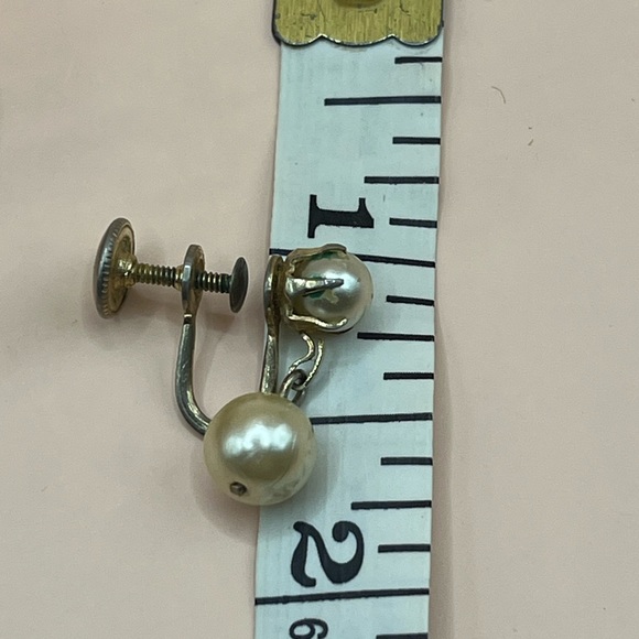 Vintage Faux Pearl Screw-back Earrings - Picture 5 of 5